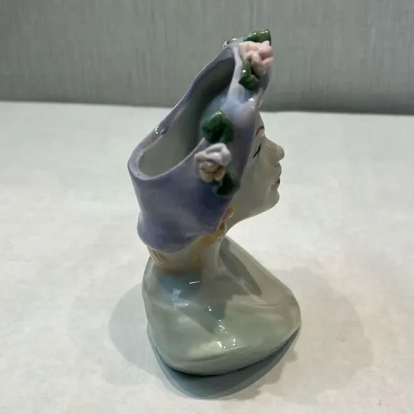 Vtg Lady Head Bust Vase Brush Holder Lilac Purple Hat Flowers - Picture 5 of 7